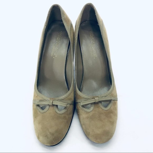 Comfortable Neutral Sz 9 Day Time Suede Taupe Round Toe Pump True to Size - Picture 3 of 8